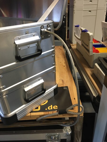 NGO-Kunde aus Bonn braucht neuen Koffer für Rollups - Zarges Mobilbox K424 XC 120 L