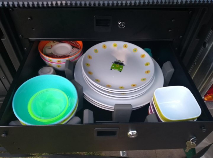 Camper braucht Geschirrkoffer - Rack Case 6HE und Rack-Schubladen