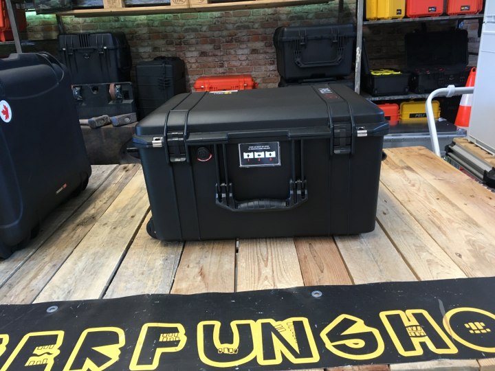 Veranstaltungstechnik-Firma braucht Beamer-Koffer - Peli Air Case 1607