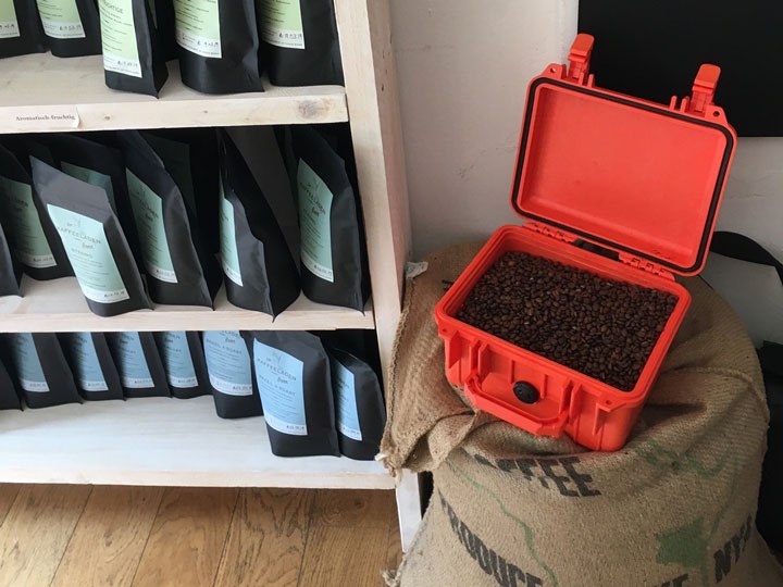 Transport frisch gerösteter Kaffeebohnen im Peli Case 1300