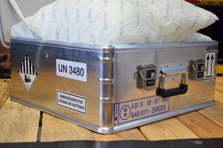 Zarges K470 Akku Safe Box - Sicherheitstransport von Lithium Batterien